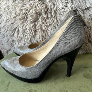 MICHAEL Michael Kors, Size 7 1/2 grey and black pumps